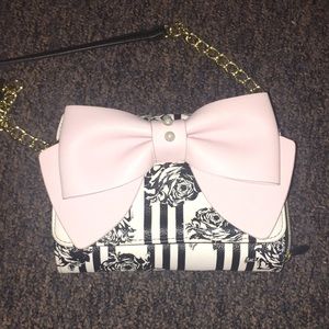 HOST PICK 🎊💯Bow purse 🎀 👛 Betsey Johnson🎊